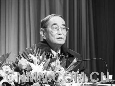 权威访谈：中国经济没衰退 只是增速放缓
