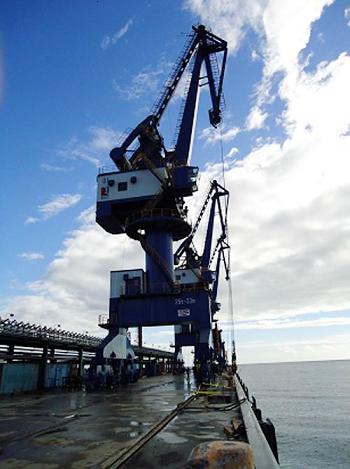 中国恩菲瑞木项目码头门机通过验收交付使用  