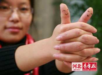 中国2011年风靡"兔手势"拜年