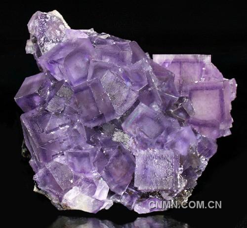 来自田纳西州的矿产 萤石 ：紫色总是与梦有关。