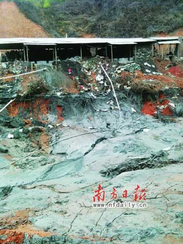 非法铝灰厂无牌照无厂名 污水玷污千亩农田3