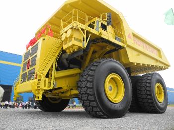 中国最大吨级矿用自卸车在湖南问世