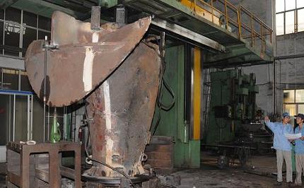 恒成机械厂首次成功加工艉管后体异型铸件