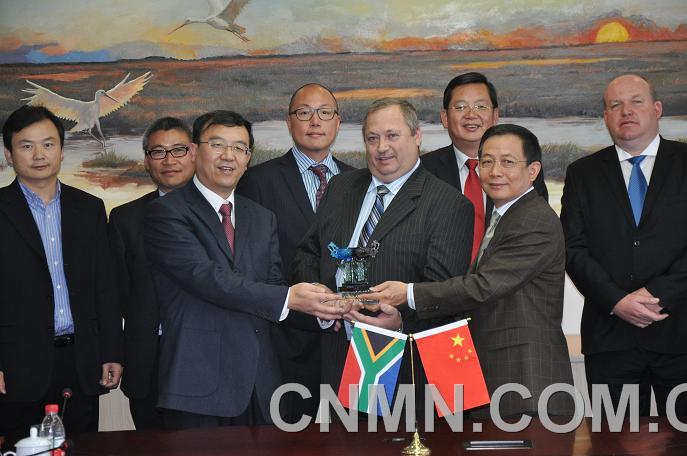 2011年5月，白银有色集团公司与南非第一黄金公司签署《交易执行协议》，标志着集团公司“走出去”战略又取得了重大进展。1