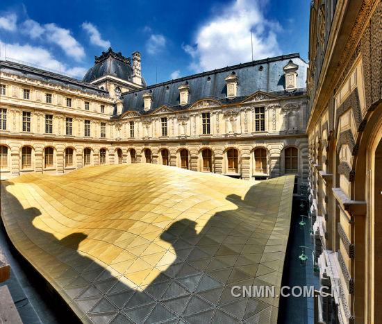金银合金飞毯“漂浮着的云彩”挺进卢浮宫