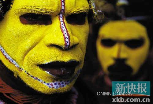 卡斯滕·彼得拍摄的《墨西哥的水晶洞》。这幅作品以2750美元（约合17000元人民币）的价格成交
