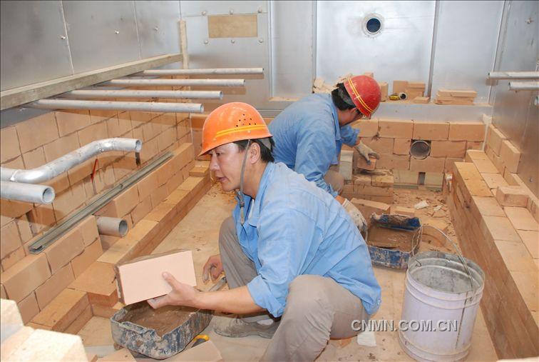 本次6台炉体供需砌筑80余吨耐火砖,是近年来筑炉工作量最大的一次.