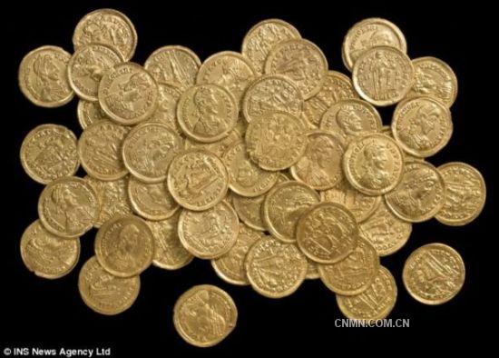 寻宝新手发现40枚罗马金币