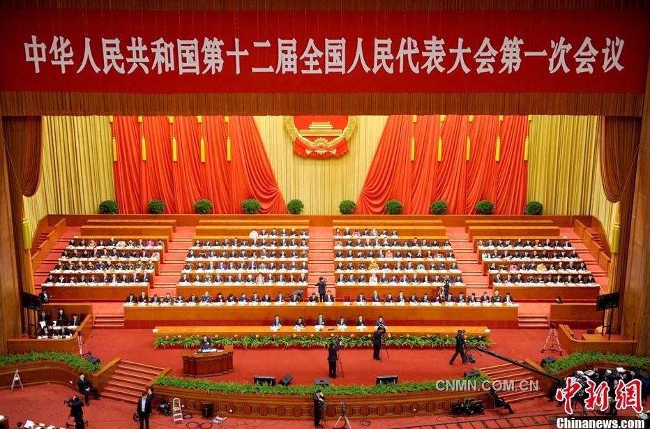 3月5日上午,第十二届全国人民代表大会第一次会议在北京人民大会堂开幕 。 3月5日上午,第十二届全国人民代表大会第一次会议在北京人民大会堂开幕 。