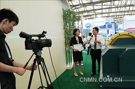 2013年中国国际铝工业展花絮020·中国有色金属报记者访恩勒精密设备有限公司左进先生