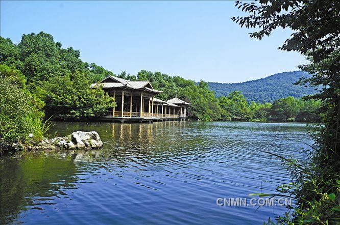 西湖畔随景