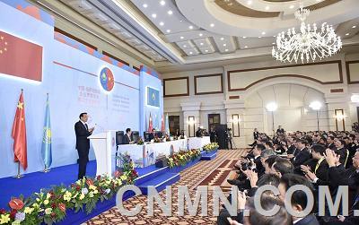 总理力荐中国装备 助力哈国基础设施建设