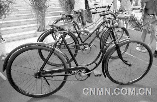 沈阳小伙收藏十几辆老式自行车：有身价上万