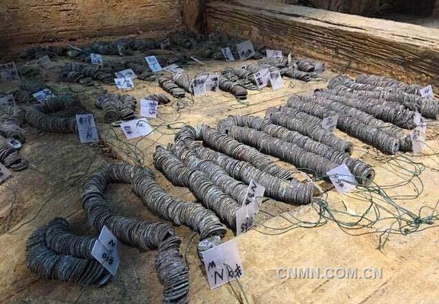 中国出土2000年前西汉列侯墓 发现10余吨铜钱