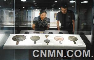 中国的古董铜镜见多了，您见过镜背上铸造着中国古代故事和汉字的日本古董“和镜”吗？这些“和镜”又与中国有什么样的渊源呢？