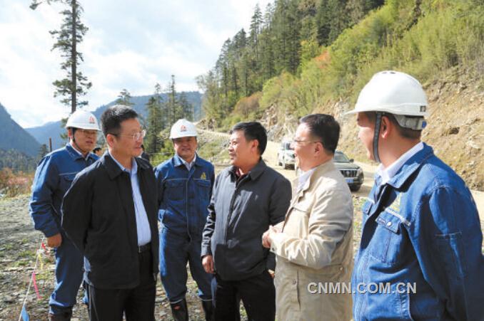 10月5日，中铝公司董事长、党组书记葛红林在云铜集团普朗铜矿调研时指出，加大采矿系统、选厂系统和尾矿库系统的建设推进力度，确保普朗铜矿一期采选工程项目于2016年年底前建成投产。