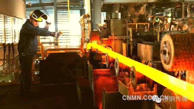近日，国家质检总局、国家标准委批准发布了以江西铜业股份有限公司为主、九家单位共同起草制定的强制性国家标准《电工用铜线坯单位产品能源消耗限额》（GB32046-2015）。该标准将于2016年10月1日开始实施，届时将成为铜杆线加工行业能耗限额的唯一国家标准。该标准的制定充分表明了江铜的制标能力进一步得到增强，行业“话语权”进一步得以提升，标志着我国铜线坯产业进入了一个用标准推进产业化发展的新时代，对建设资源节约型企业、实现国家节能减排目标具有重大的现实意义和深远的战略意义。