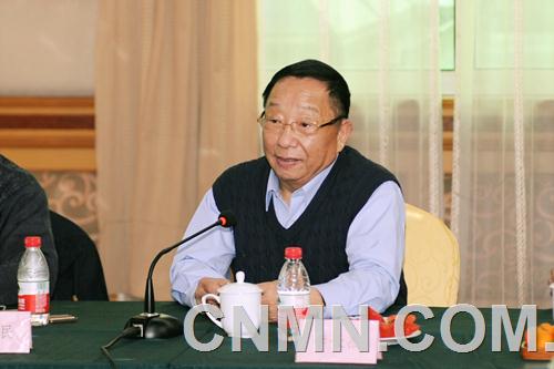 在刚刚过去的2015年，金龙铜管集团因为遭遇有史以来最大的资金链危机，由浙江海亮股份有限公司对金龙进行了重组。这样一种貌似被逼无奈的衔珠结盟，实际上却实现了金龙铜管集团的转型变革和自我蜕变，为其带来了平稳发展的“新常态”局面。