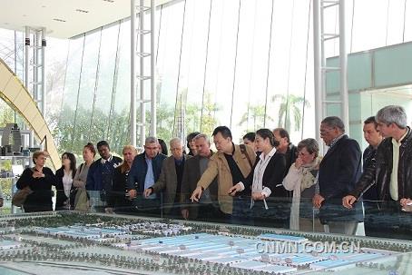 古巴工业部副部长率团考察“亚铝集团”