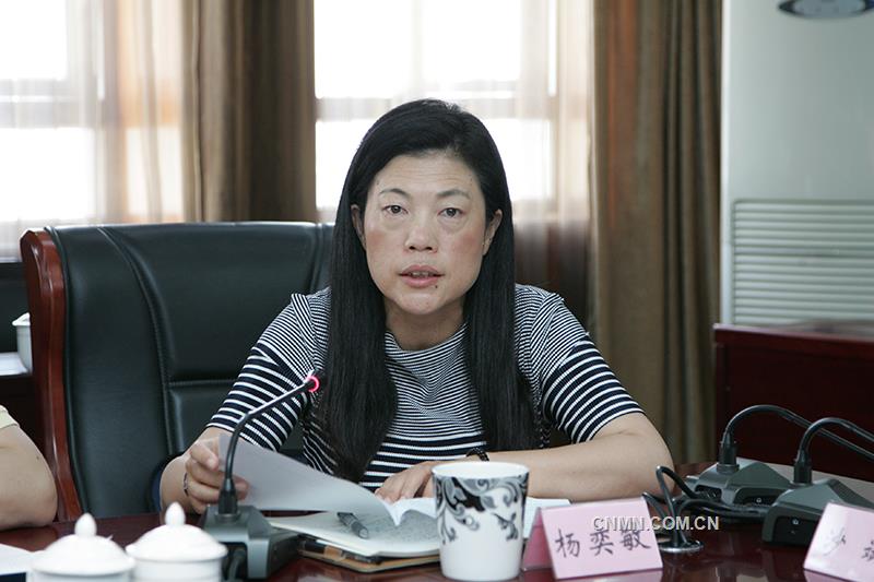 新任职的云锡控股公司董事、副董事长杨奕敏作表态发言。