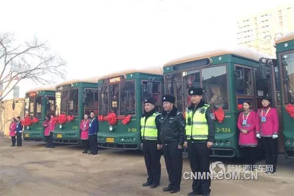 The silver dragon car makes people marvel at the beauty of Hohhot&#8217;s &#8220;titanium&#8221;