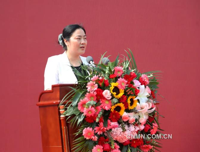 巩义市工业领导小组常务副组长,副市长景秀香致辞