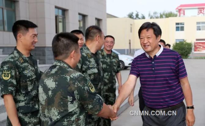 7月31日,在"八一"建军节来临之际,公司党委副书记姚维信带着金川集团