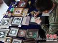长春市民变废为宝自创易拉罐浮雕画