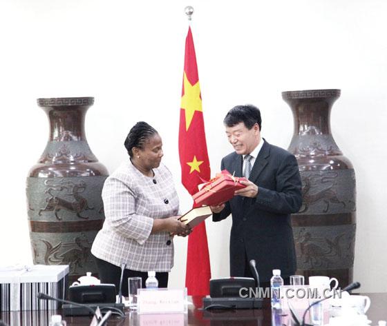 徐绍史会见南非矿产资源部长一行