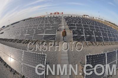 新疆若羌县太阳能离网发电站运行良好