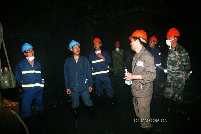 南丹县到华锡铜坑矿检查矿产资源开发秩序
