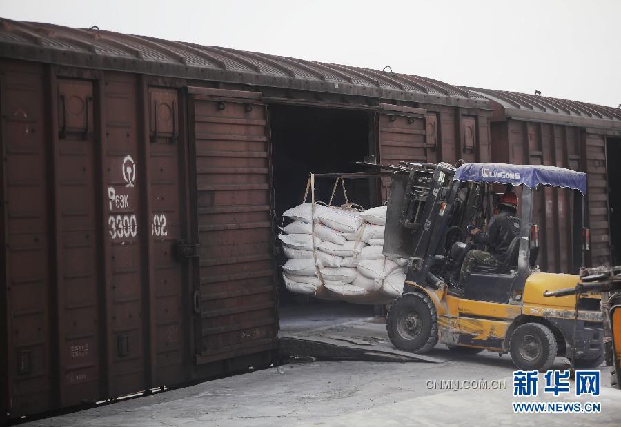 中国最大钾肥工业生产基地百万吨钾肥积压货场