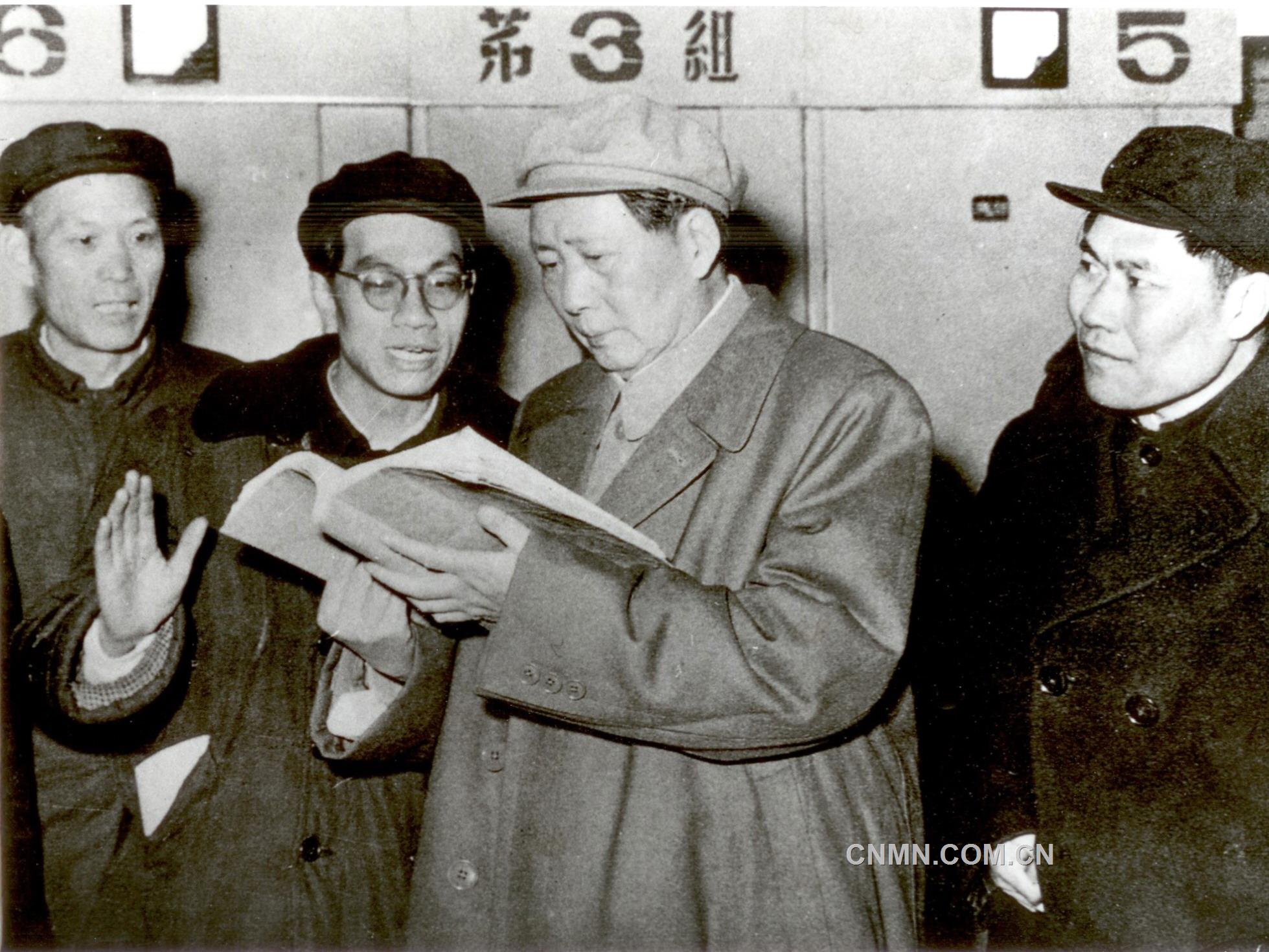 1、1958年2月13日毛泽东主席视察抚铝