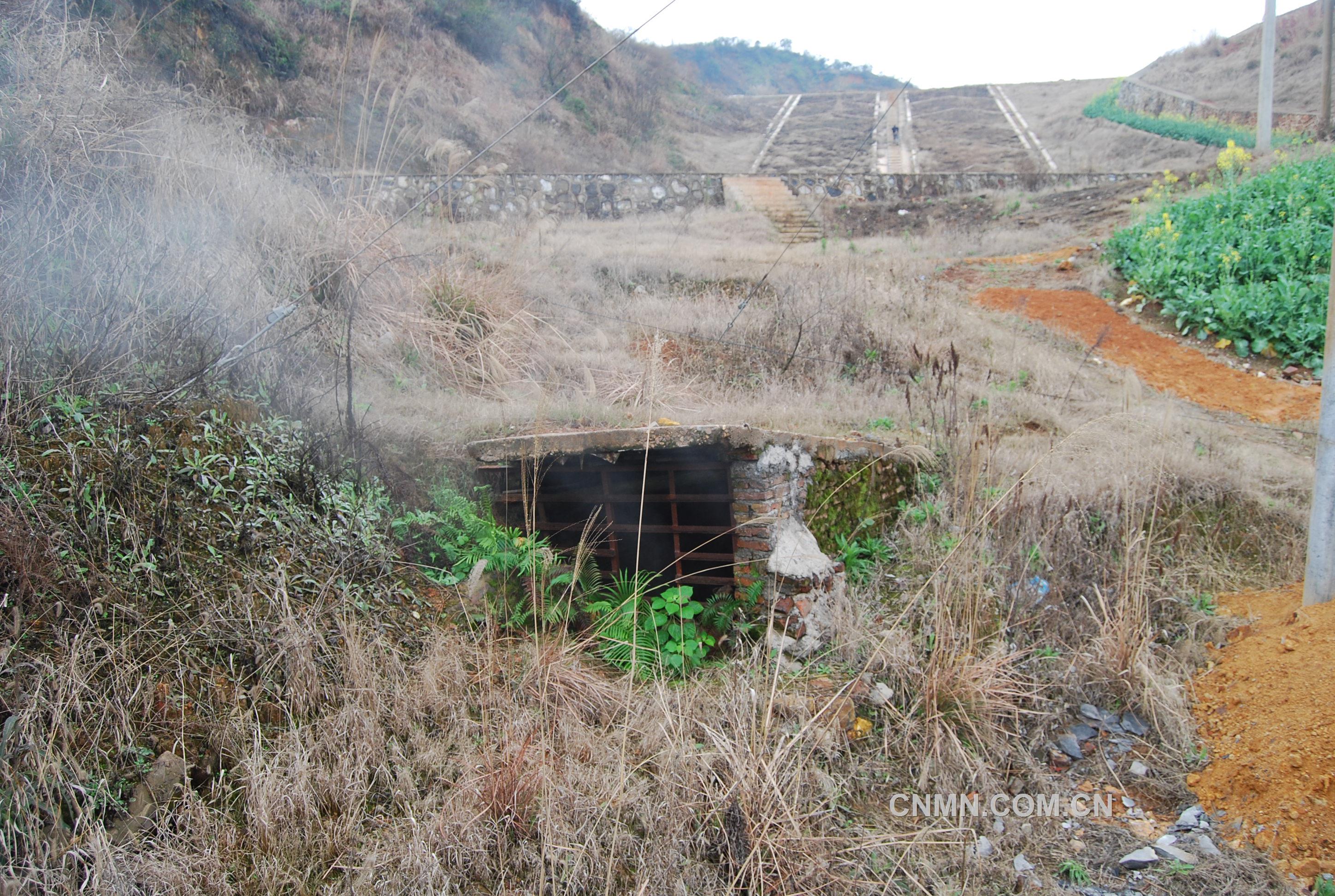 水口山采矿遗址——斜坡式古矿井（忆苦窿）外景