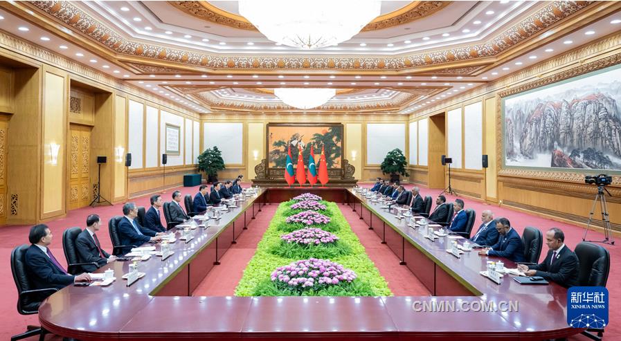 习近平同马尔代夫总统穆伊兹会谈