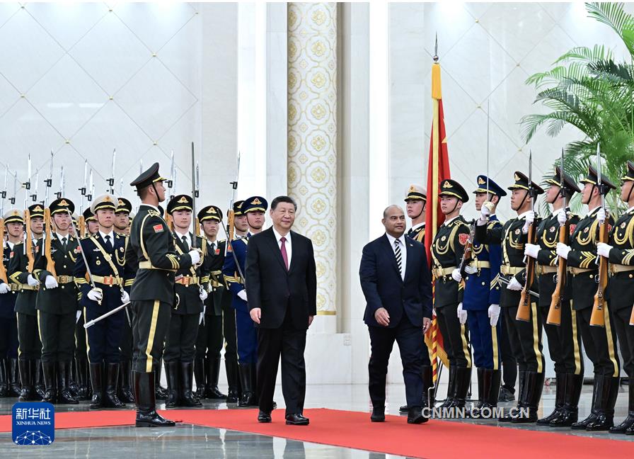 习近平同瑙鲁总统阿迪昂会谈