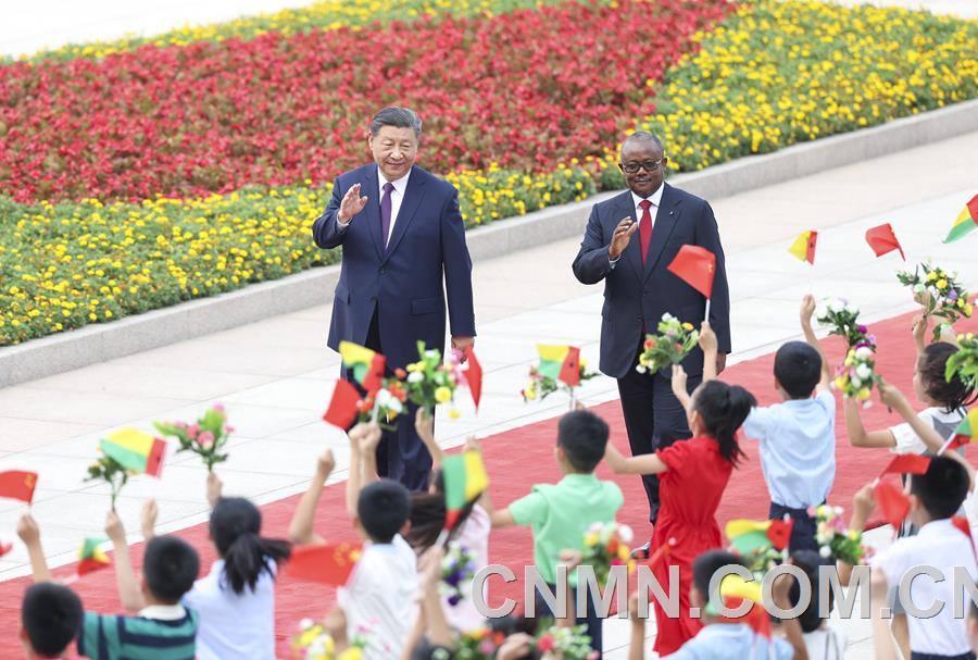 習近平同幾內亞比紹總統恩巴洛會談
