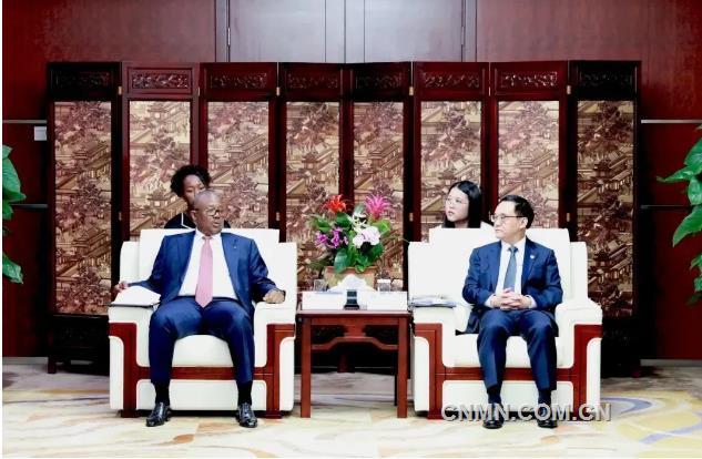 中鋁集團董事長段向東與幾內亞比紹總統恩巴洛舉行會談