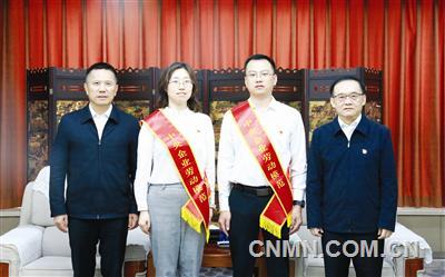谱写新时代中国梦中铝新篇章 段向东与中铝集团荣获“中央企业劳动模范”称号代表座谈交流