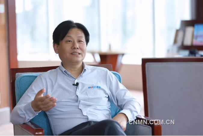 访埃克森美孚中国企业用户润滑油业务部副总经理周苏平