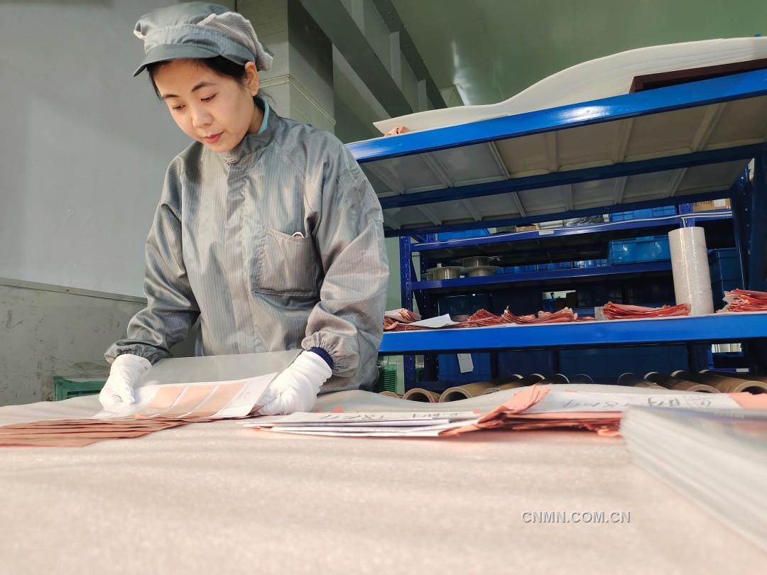 锦心似玉织卷箔——记铜陵有色集团公司优秀党员雷腾
