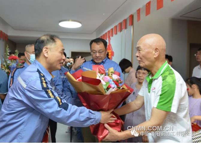 洛铜骄傲 洛铜制造 中铝洛铜班子成员探望航天英雄陈冬的父母