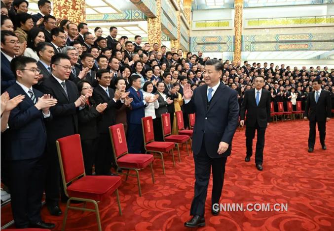 习近平会见中华全国新闻工作者协会第十届理事会第一次会议暨中国新闻奖颁奖会代表