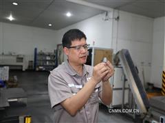 感受热爱 保持敏锐 胸怀欣喜——记四川省劳动模范、自硬公司采掘合金事业部技术科研发主管谭竹峰